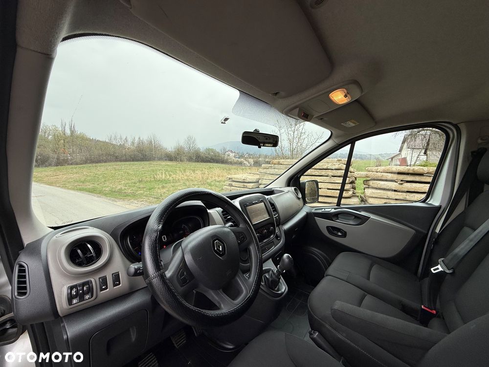 Volkswagen Caravelle - 10