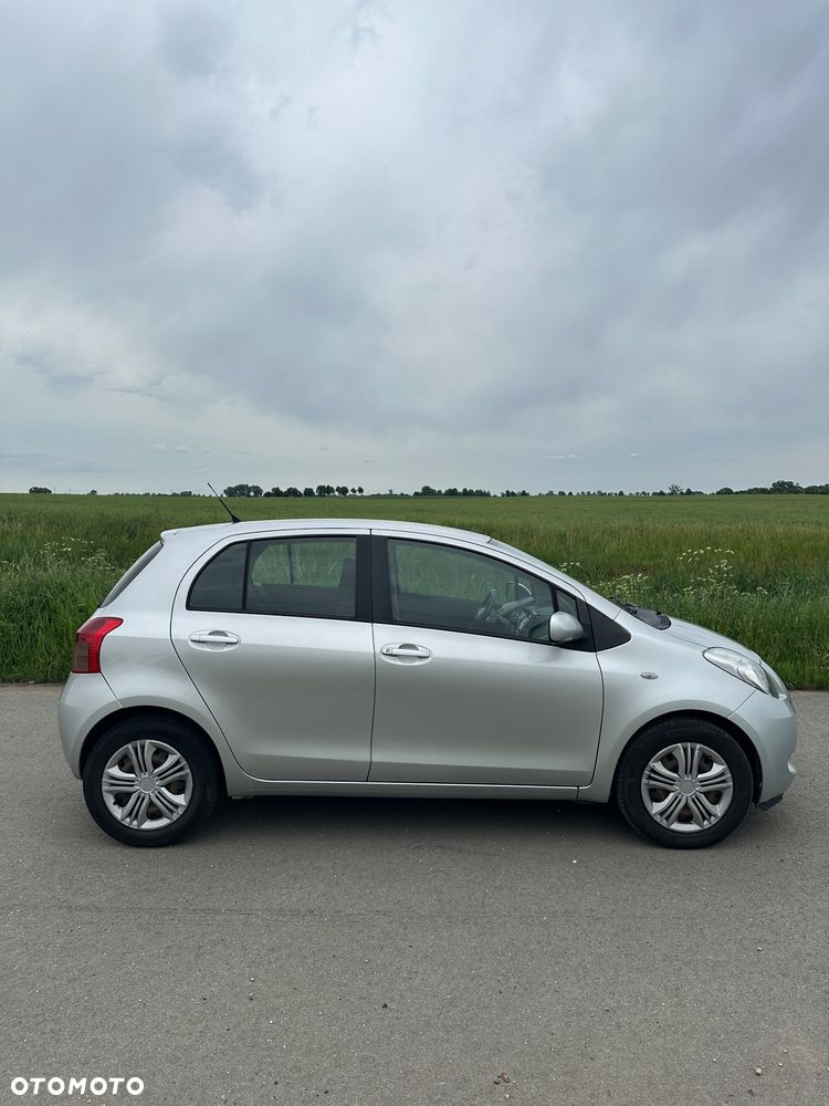 Toyota Yaris 1.3 VVT-i Sol - 3