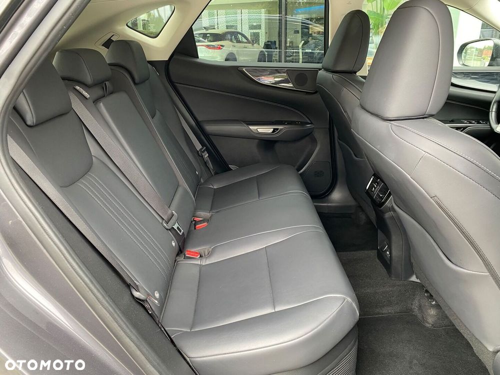 Lexus NX 350h Prestige AWD - 26