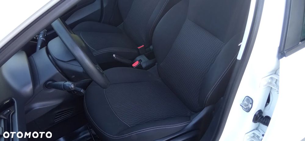Peugeot 208 - 15
