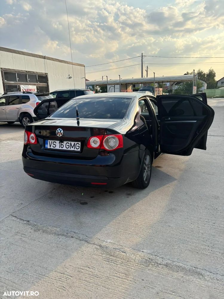Volkswagen Jetta 1.9 TDI Comfortline - 1