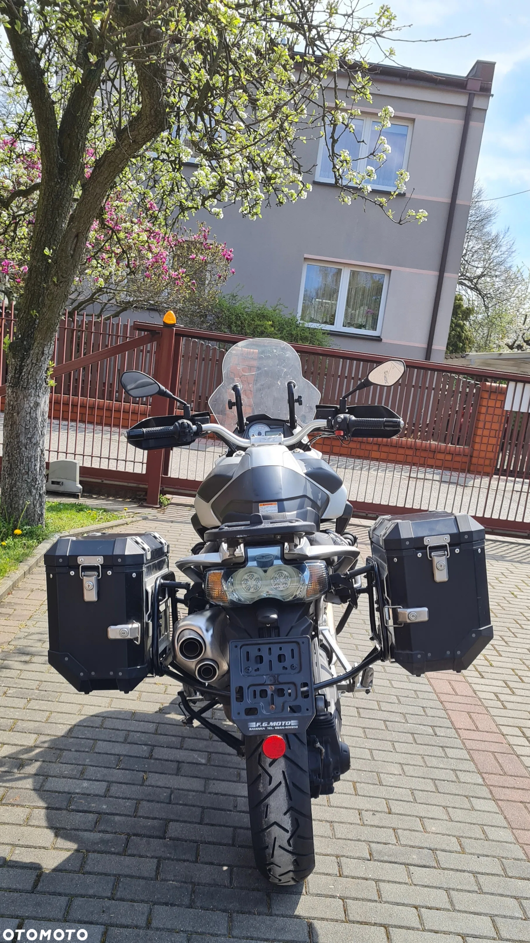 Moto Guzzi Stelvio - 2