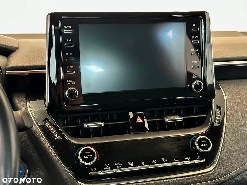 Toyota Corolla 2.0 Hybrid Comfort - 24