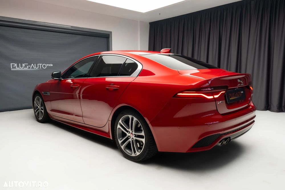 Jaguar XE 2.0 AWD Portfolio - 12