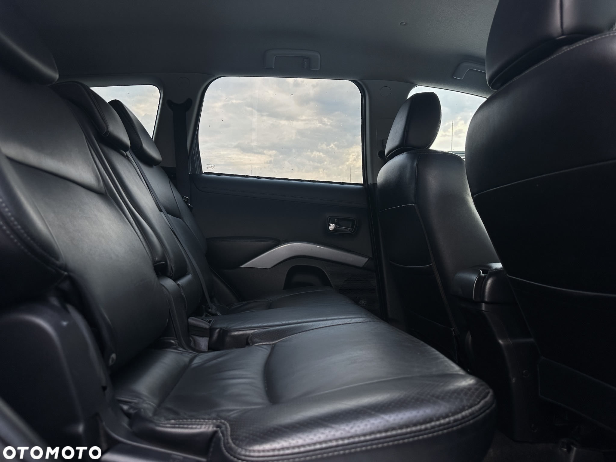 Mitsubishi Outlander 2.2 DI-D 4WD TC-SST Instyle - 23
