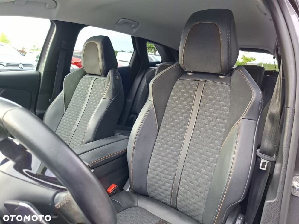 Peugeot 3008 1.2 PureTech Road Trip S&S EAT8 - 17