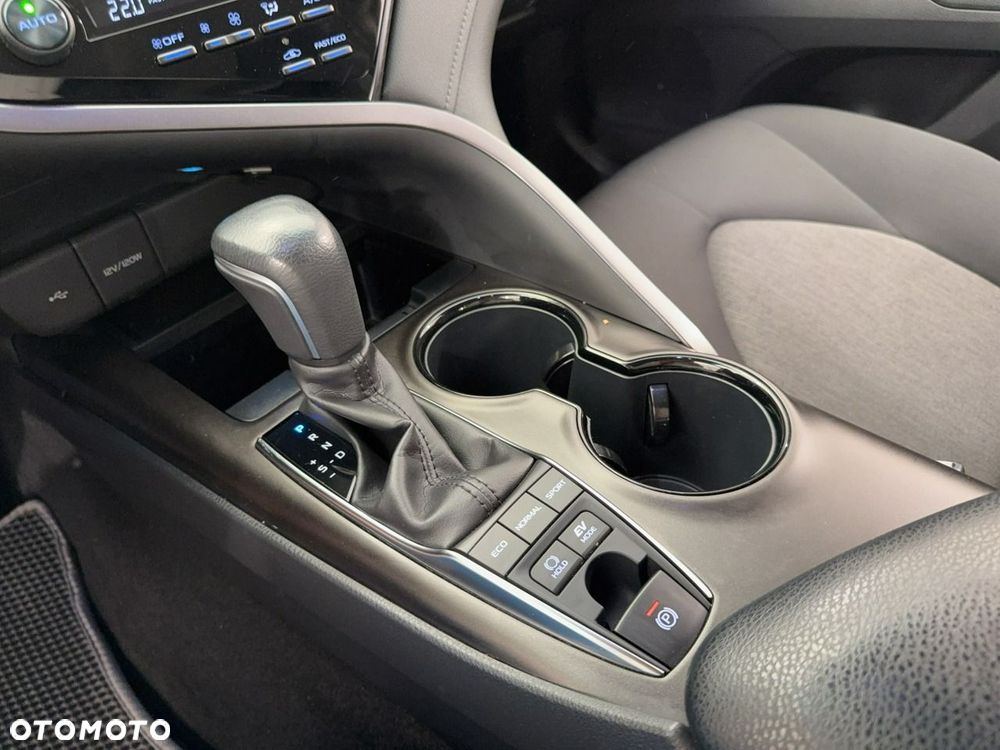 Toyota Camry - 18