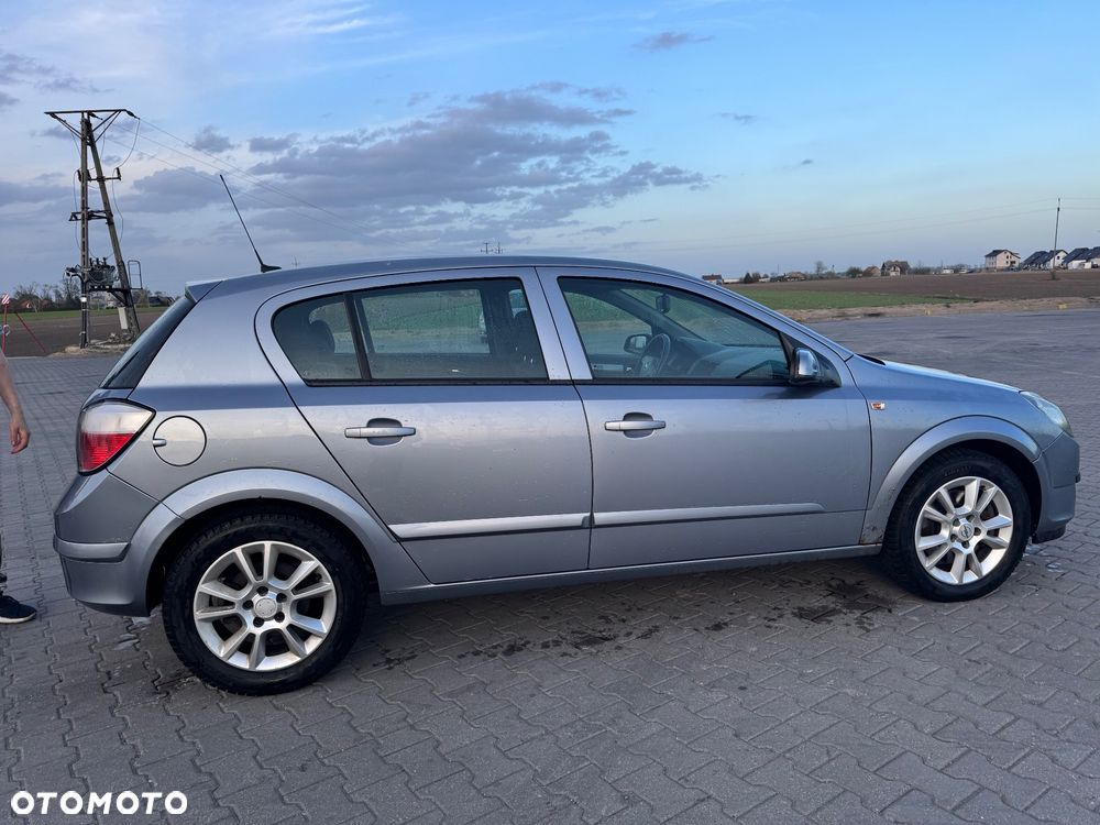 Opel Astra 1.9 CDTI Enjoy - 4