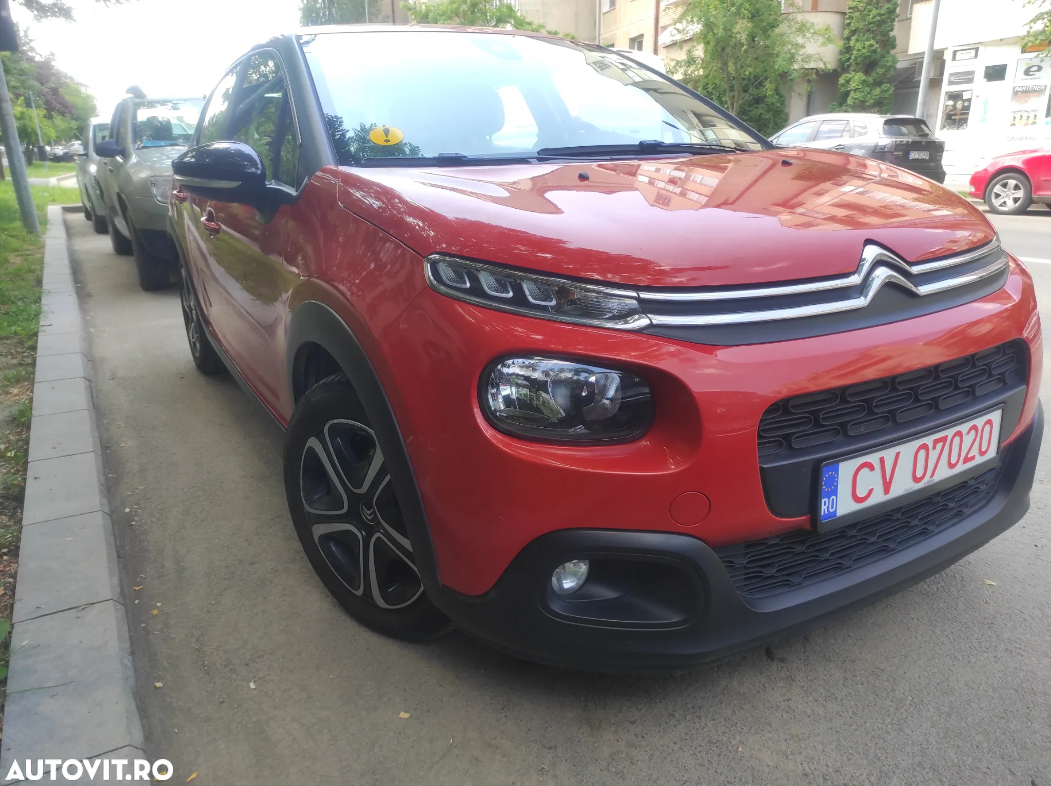 Citroën C3 Pure Tech 110 S&S EAT6 SHINE - 4
