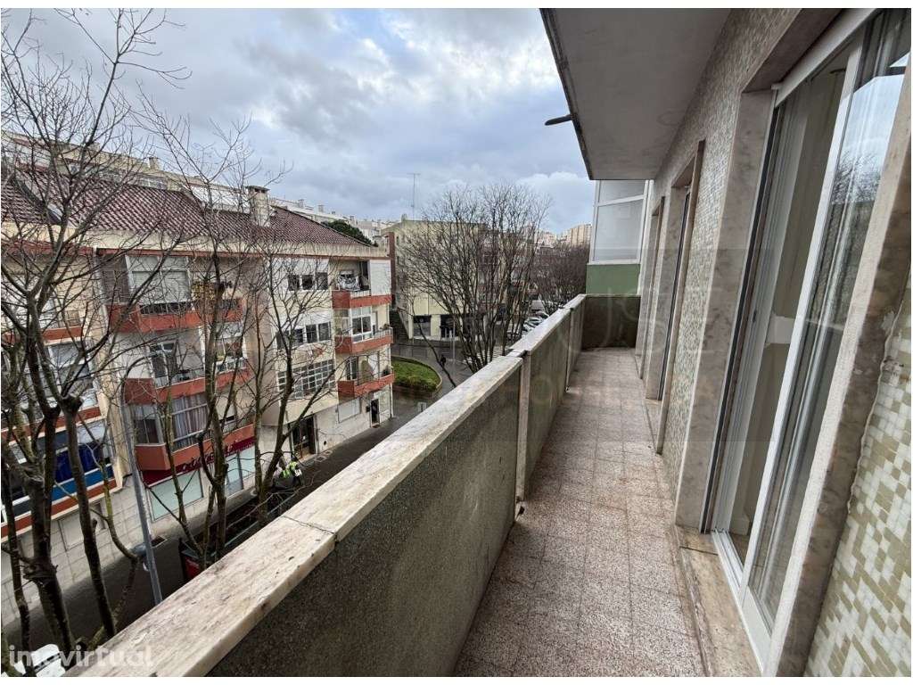 T4 Totalmente Remodelado | Amadora / Damaia | 105 m² na Av Padre Ba... - Grande imagem: 5/13