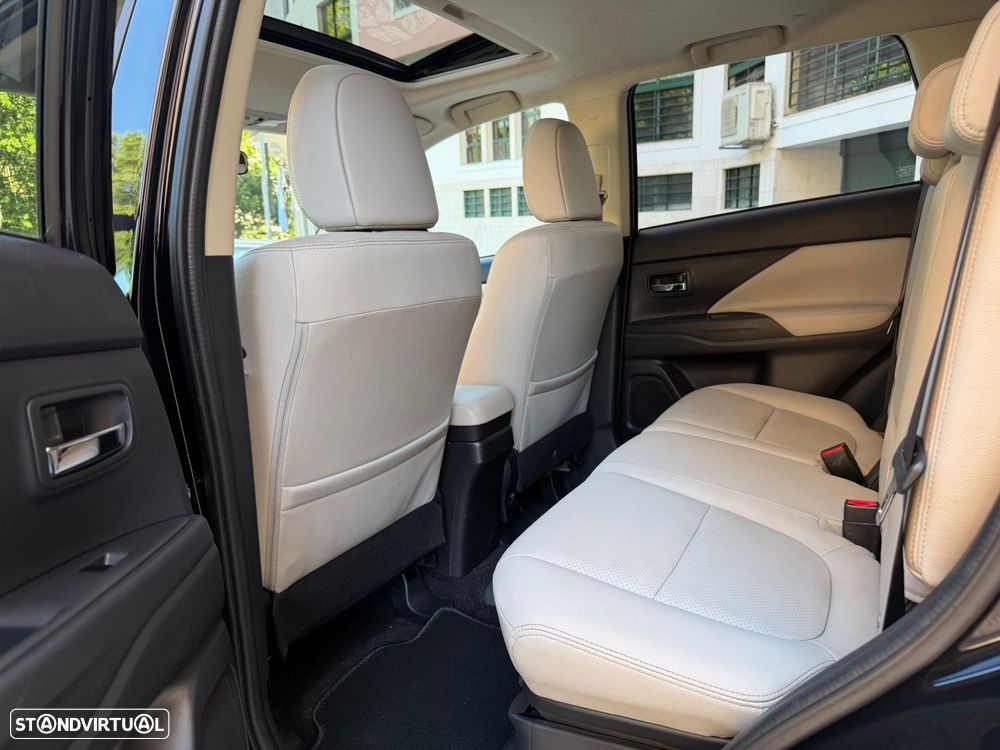 Mitsubishi Outlander 2.0 MIVEC Instyle Navi+ - 30