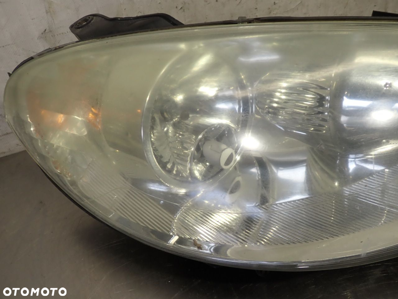 LAMPA PRAWA PRZEDNIA SOCZEWKA PEUGEOT 807 2.2 89006374 1494307080 - 3