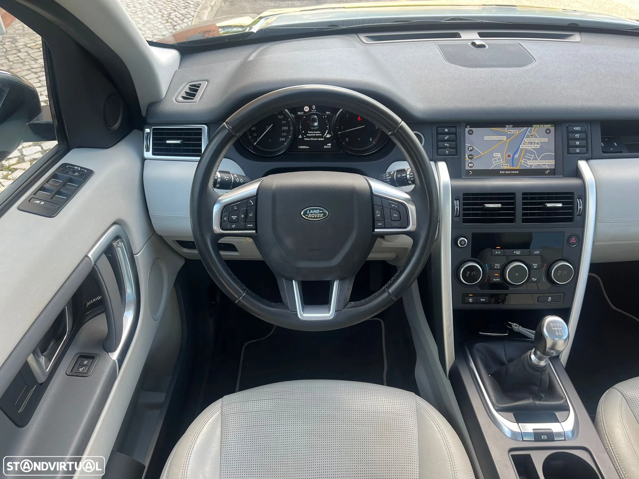 Land Rover Discovery Sport - 26