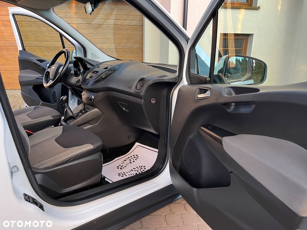 Ford Transit Courier - 14