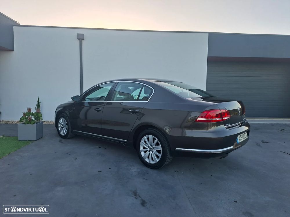 VW Passat 2.0 TDI BlueMotion Exclusive - 13