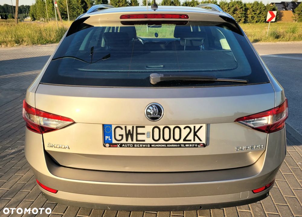 Skoda Superb 2.0 TSI Ambition DSG - 6