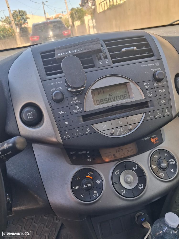 Toyota RAV4 2.2 D-4D - 8