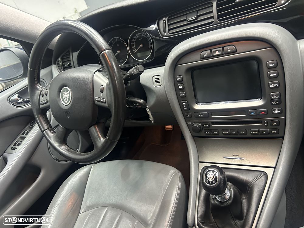 Jaguar X-Type 3.0 V6 Executive - 8