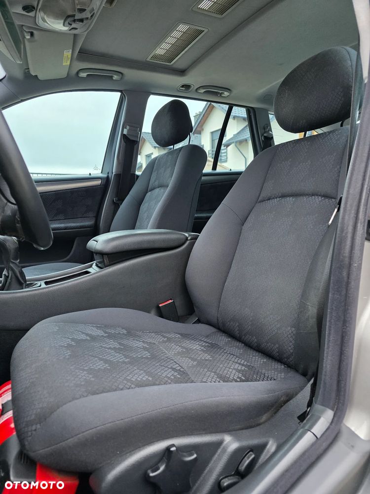 Mercedes-Benz Klasa C 180 Kompressor Avantgarde Sport Edition - 14