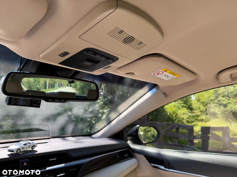 Toyota Camry 2.5 Hybrid Executive CVT - 17