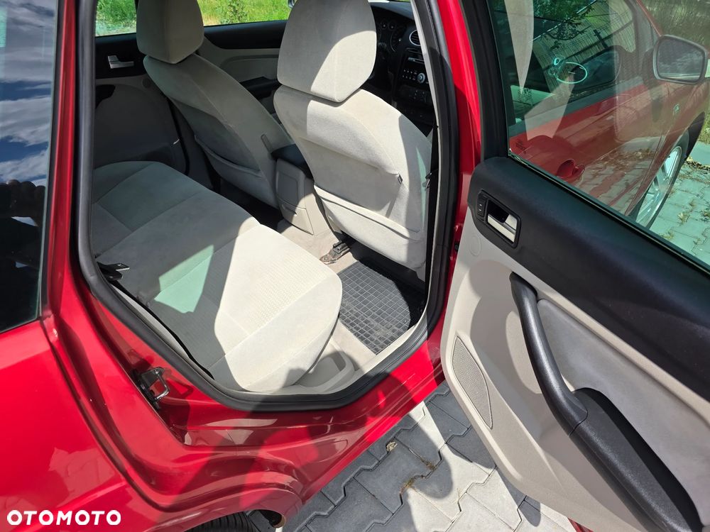 Ford Focus 2.0 TDCi Ghia - 23