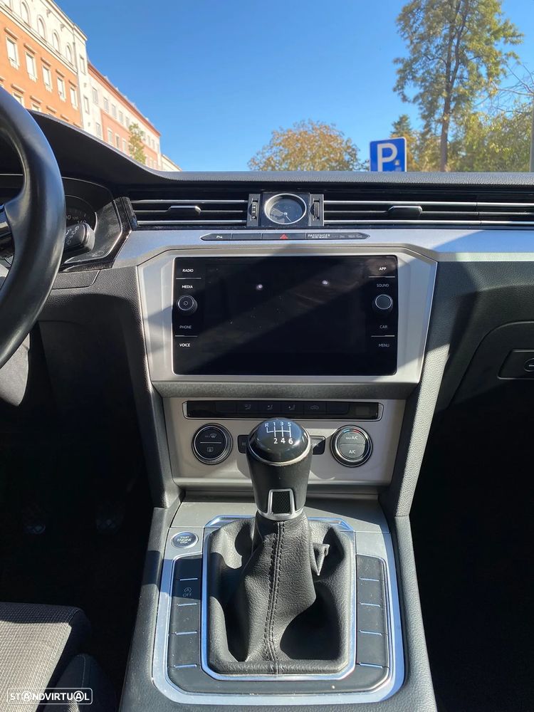 VW Passat Variant 2.0 TDi Confortline - 33
