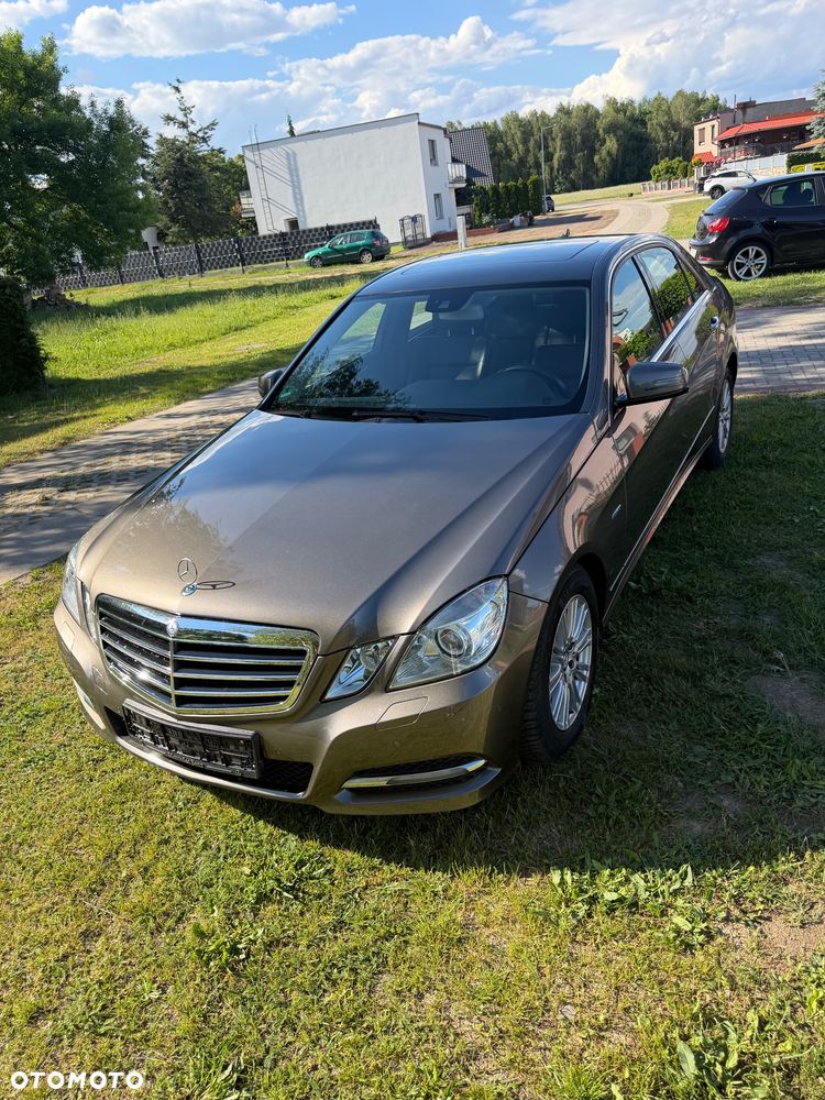 Mercedes-Benz Klasa E 300 CDI DPF BlueEFFICIENCY 7G-TRONIC Avantgarde - 18