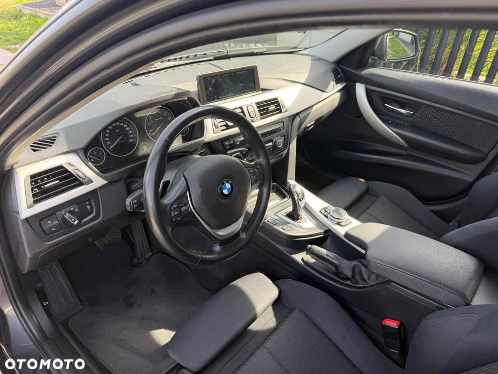BMW Seria 3 328i xDrive Sport-Aut - 33