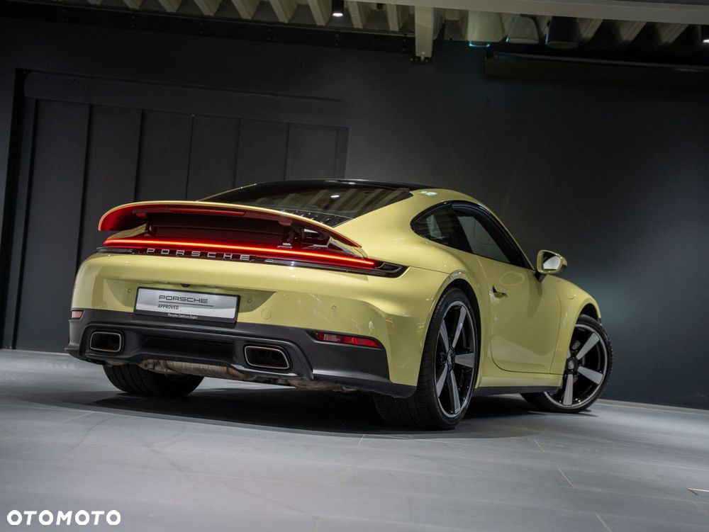 Porsche 911 Carrera - 21