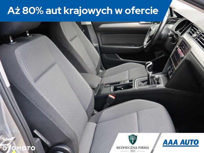 Volkswagen Passat - 10