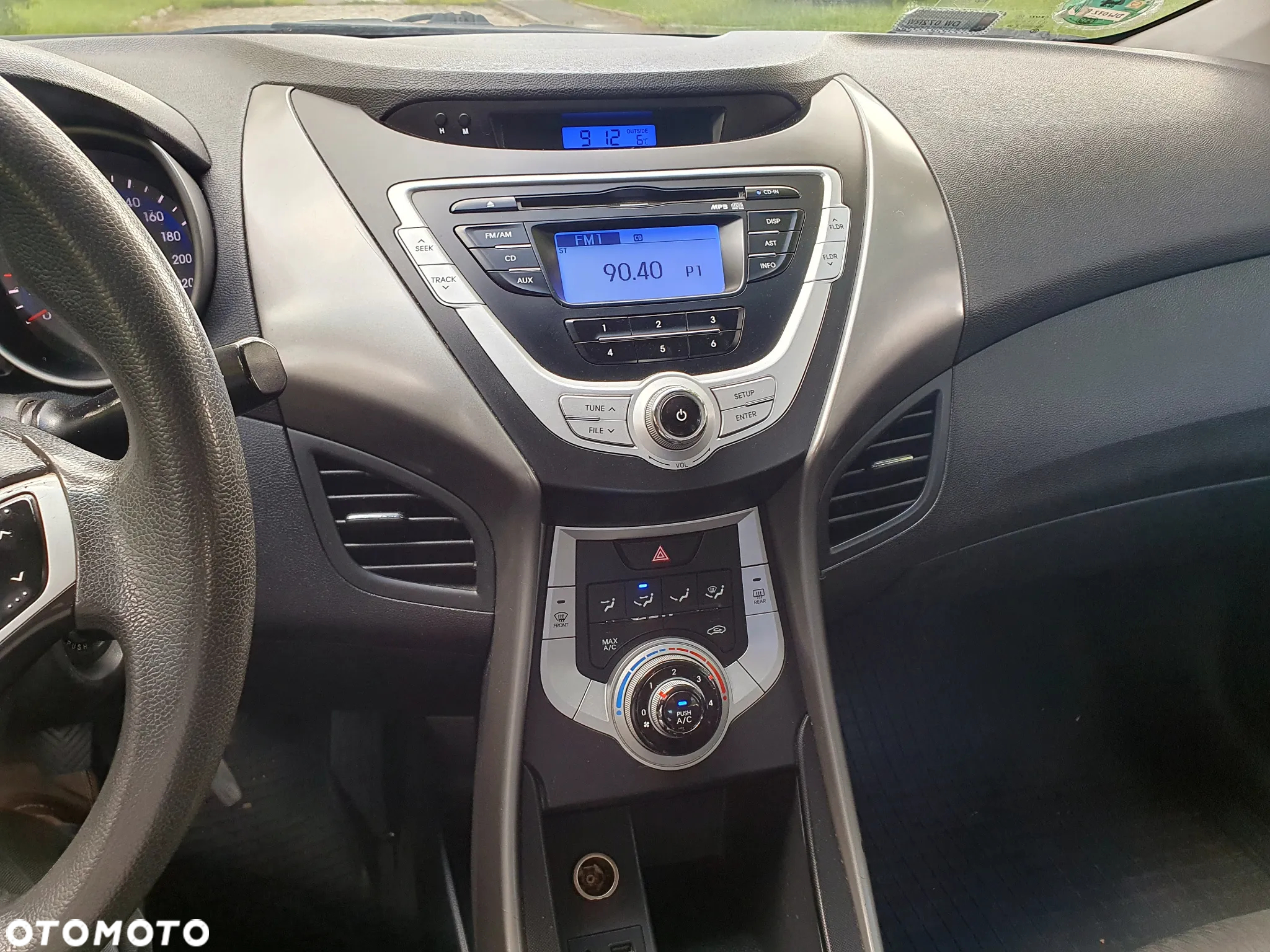 Hyundai Elantra 1.6 Classic + - 17