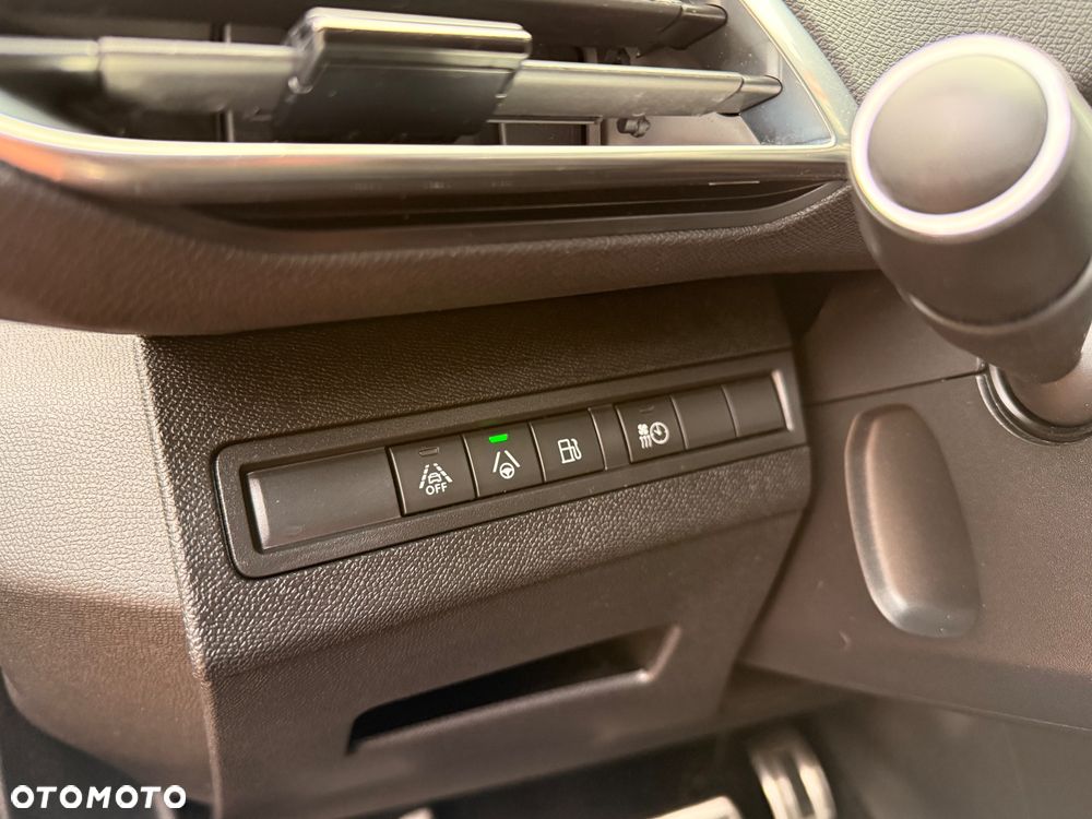 Peugeot 3008 1.6 PureTech HYbrid GT S&S EAT8 - 32