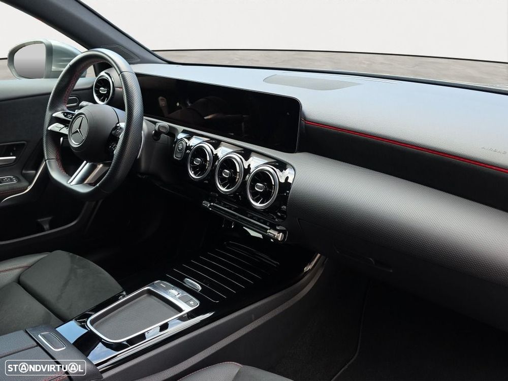 Mercedes-Benz A 250 — fotografia 12