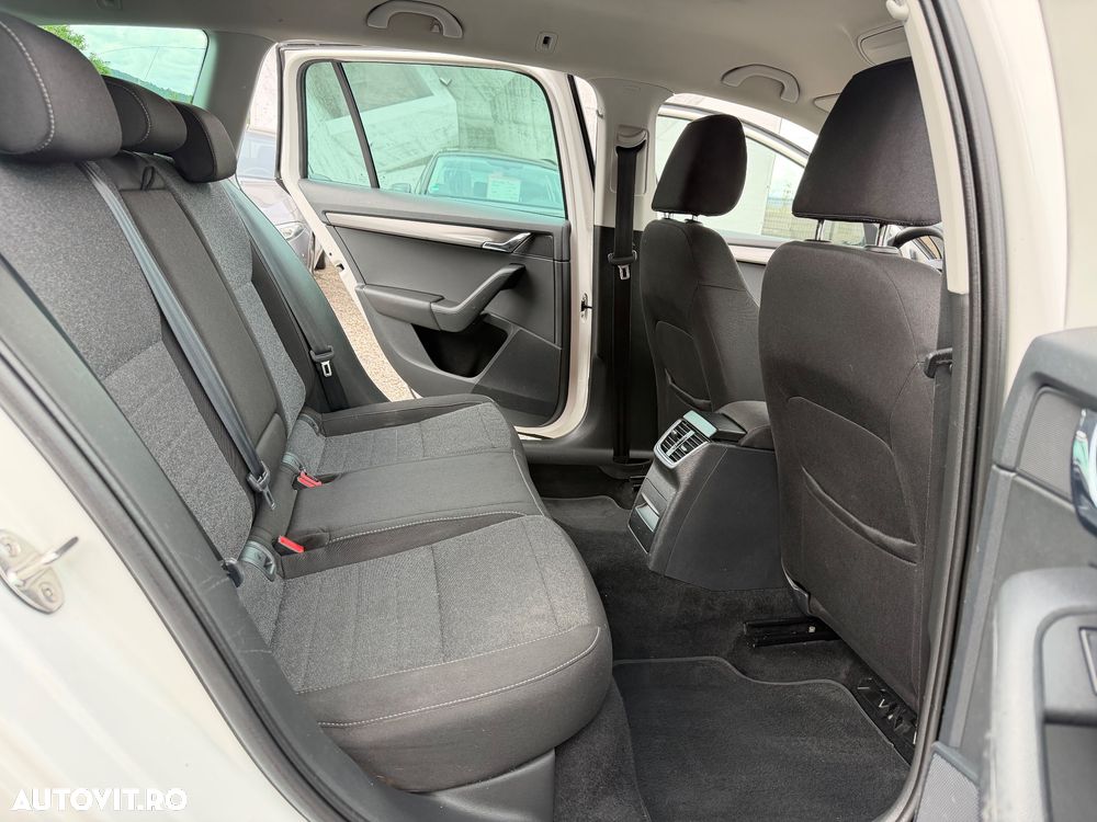 Skoda Octavia 2.0 TDI DSG Ambition - 31