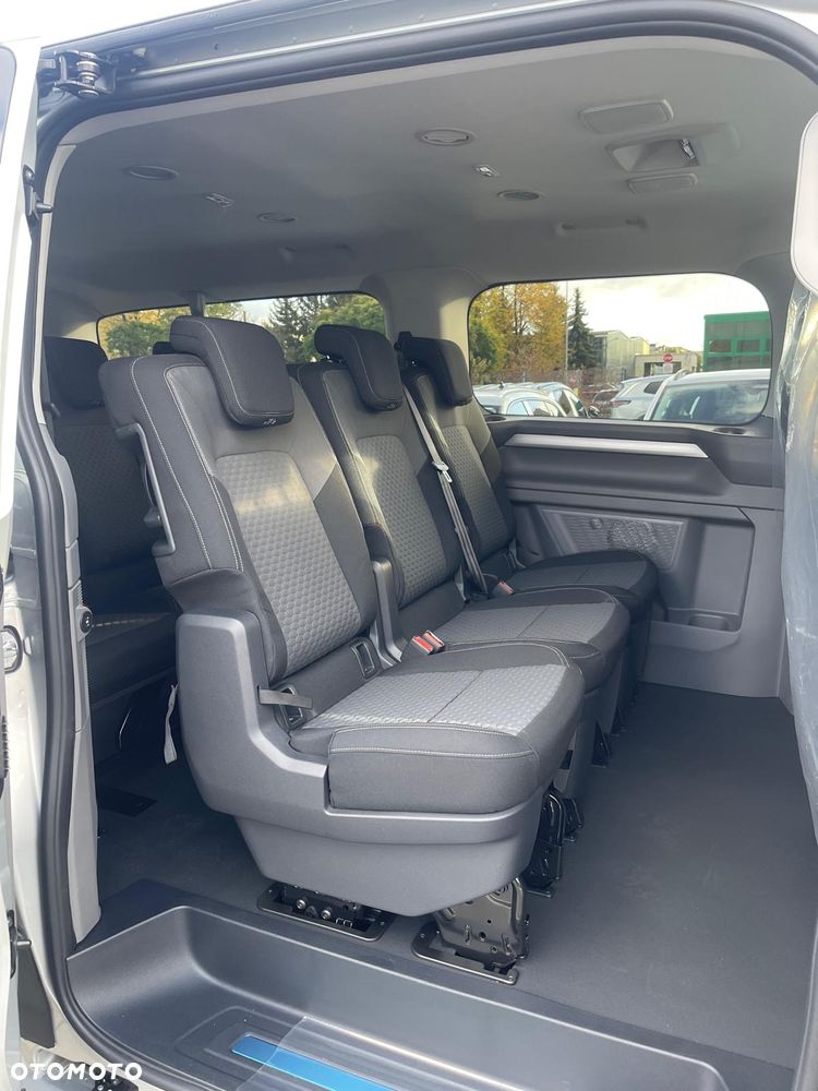Volkswagen Caravelle - 8
