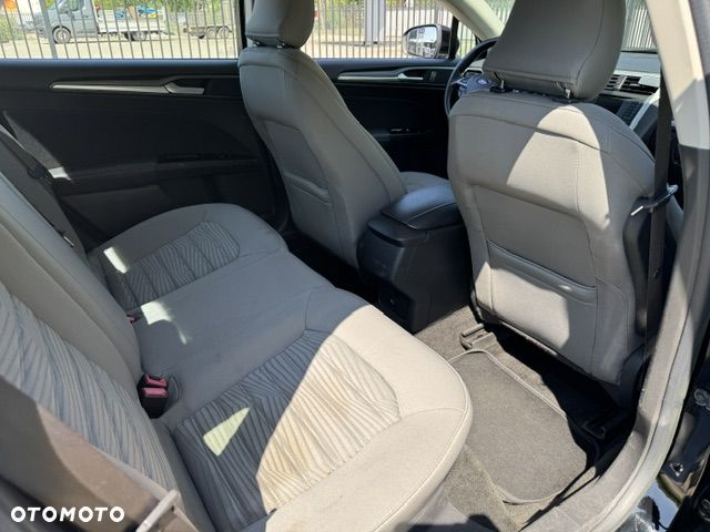 Ford Fusion - 14