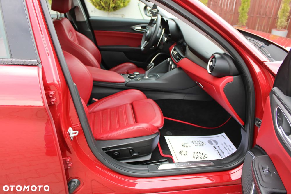 Alfa Romeo Giulia 2.0 Turbo 16V AT8-Q4 Veloce Ti - 31