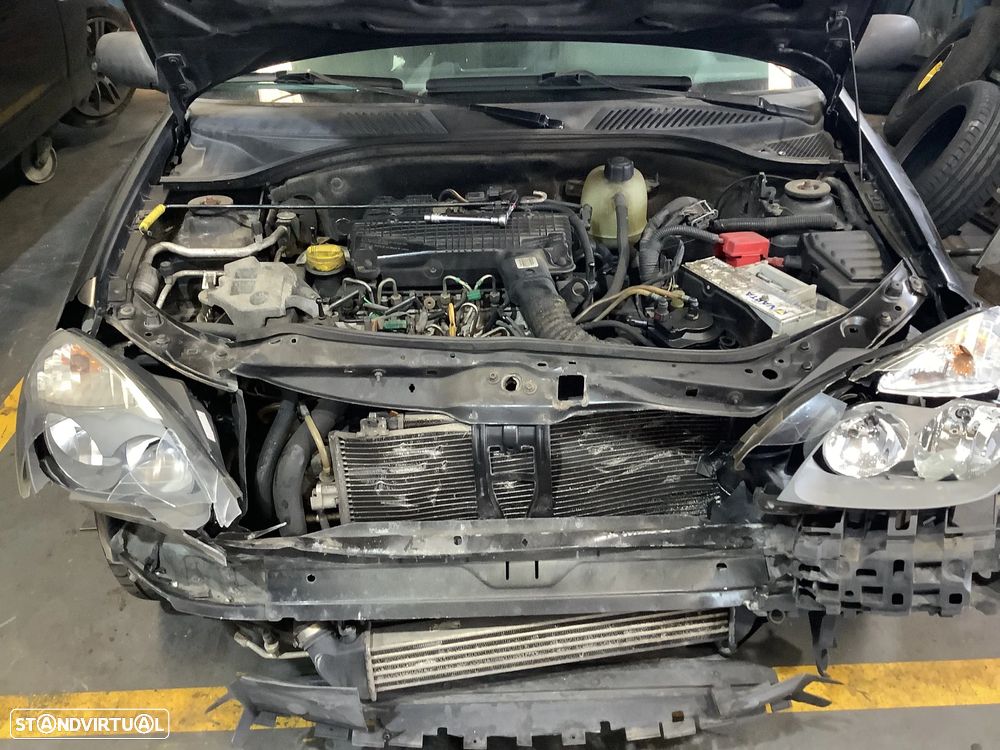 Renault Clio II Storia 1.5 DCi 68cv - PARA VENDA EM PEÇAS - 5
