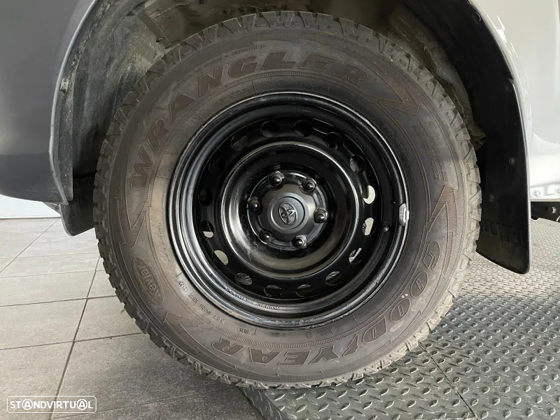 Toyota Hilux 2.4 D-4D 2WD CD - 22