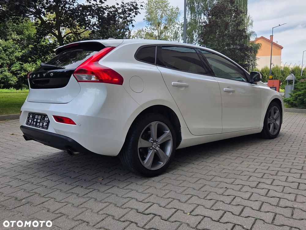 Volvo V40 T2 Momentum - 2
