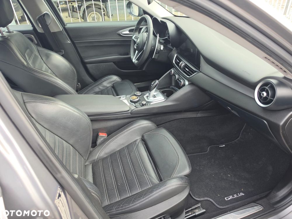 Alfa Romeo Giulia 2.2 D Turbo Veloce TI Q4 - 11