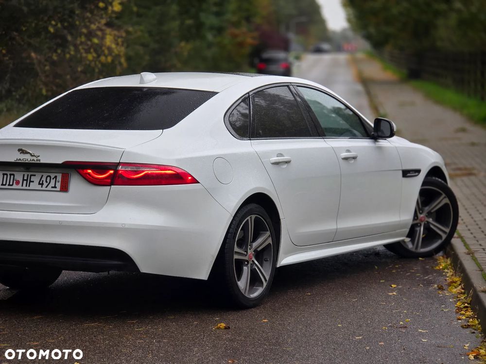 Jaguar XF 2.0 i4D AWD R-Sport - 38