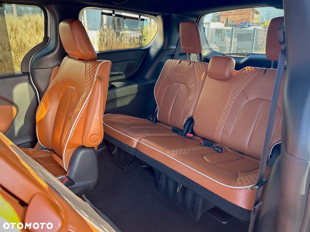 Chrysler Pacifica - 27