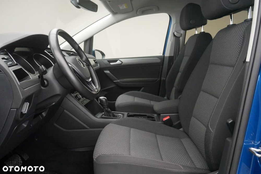 Volkswagen Touran - 12