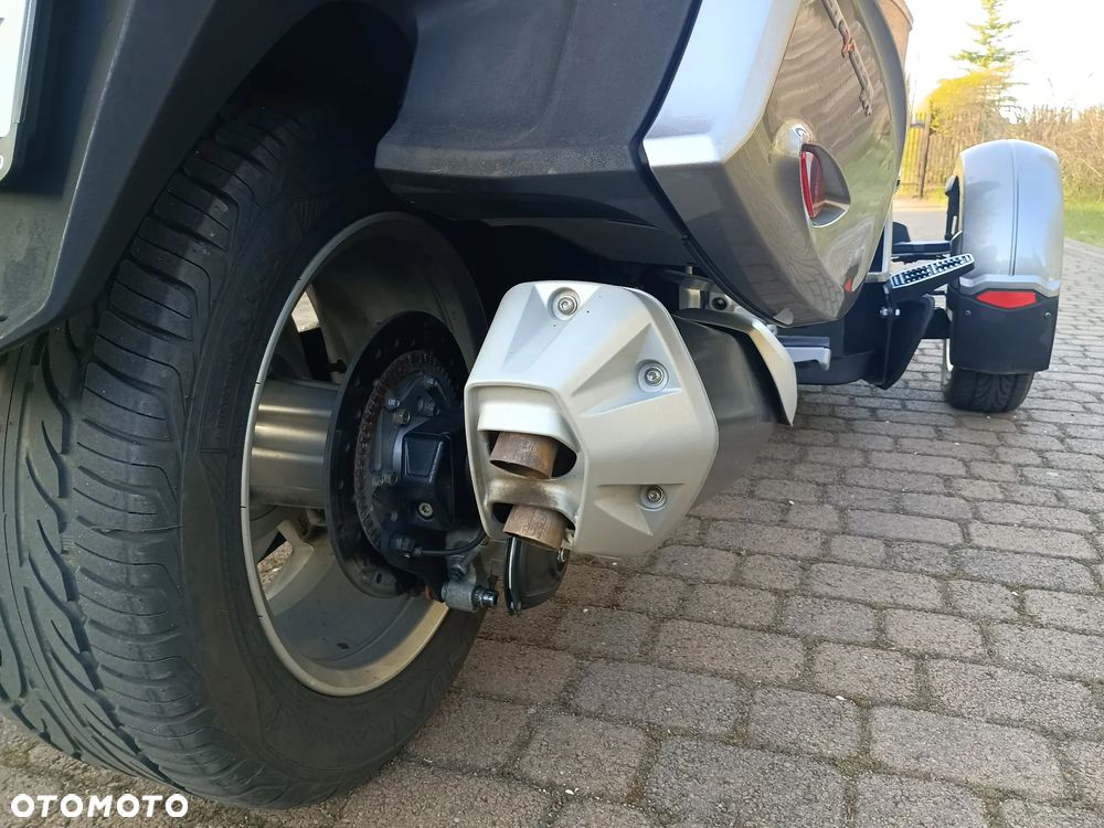 Can-Am Spyder - 15