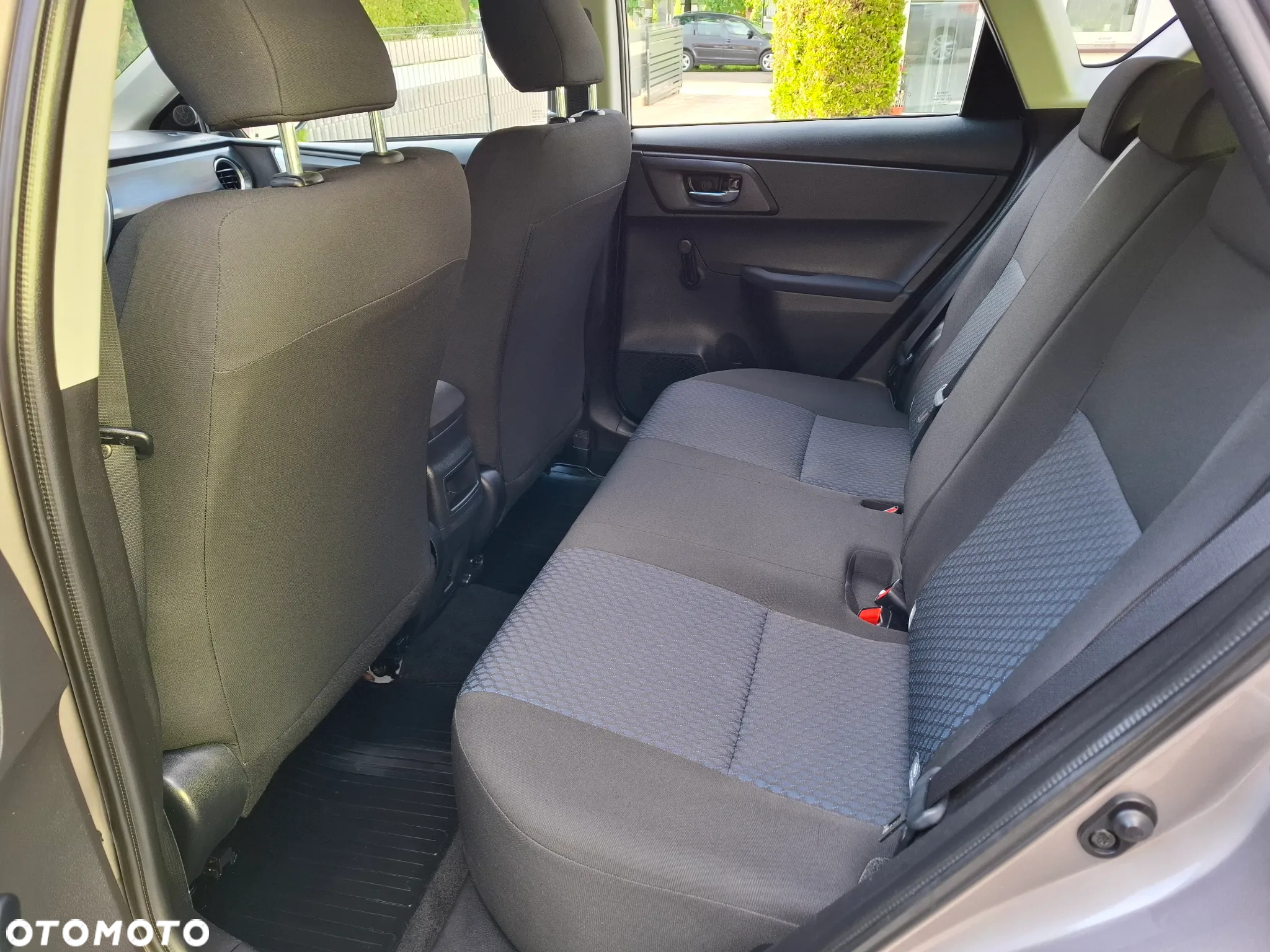 Toyota Auris - 12