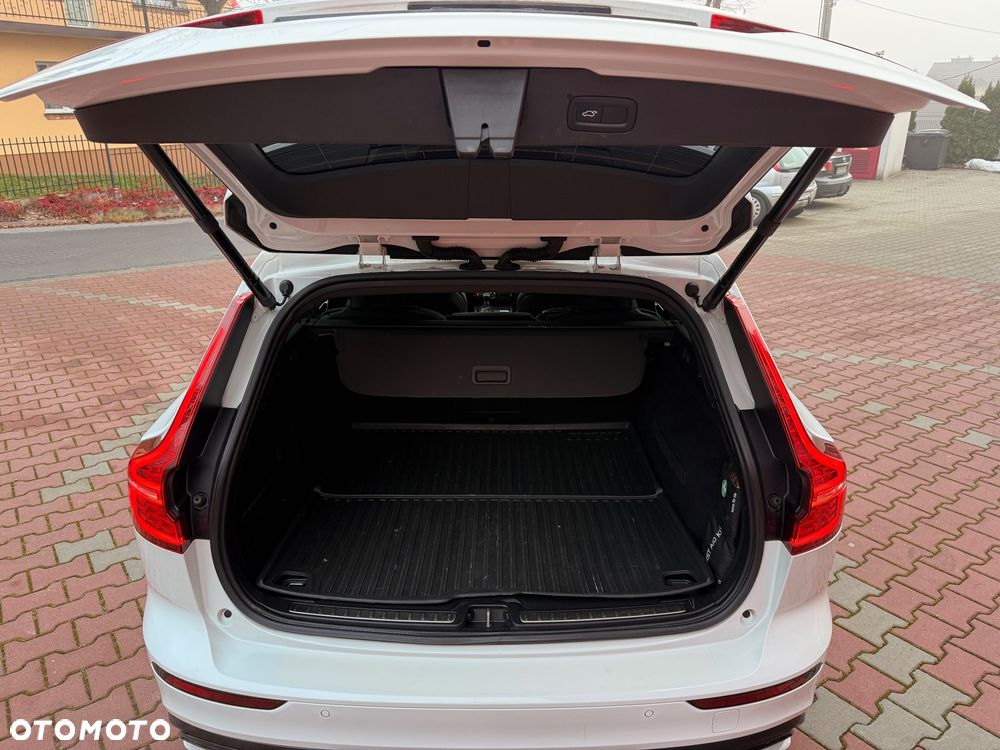 Volvo V60 D4 AWD R-Design - 32