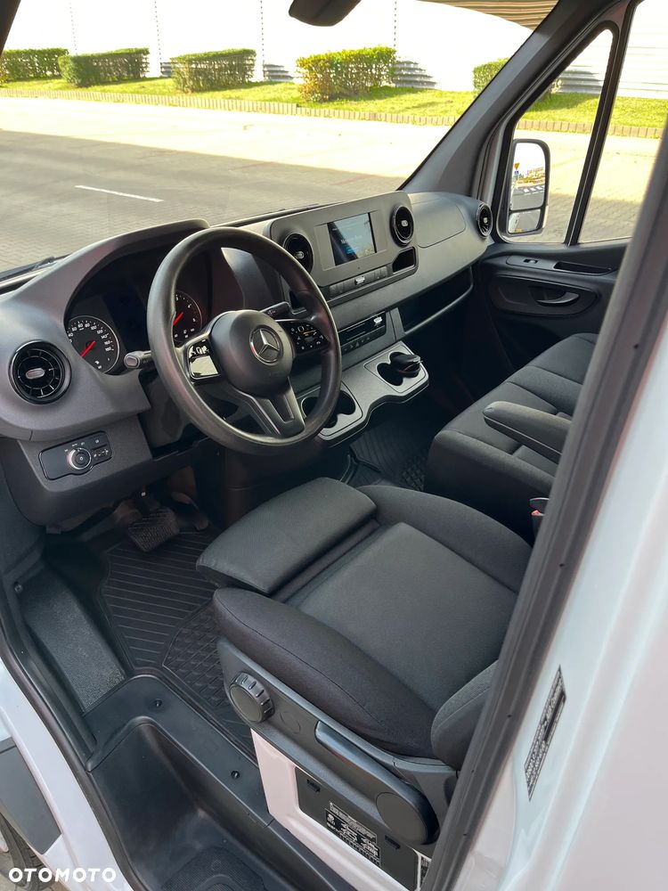 Mercedes-Benz Sprinter - 19