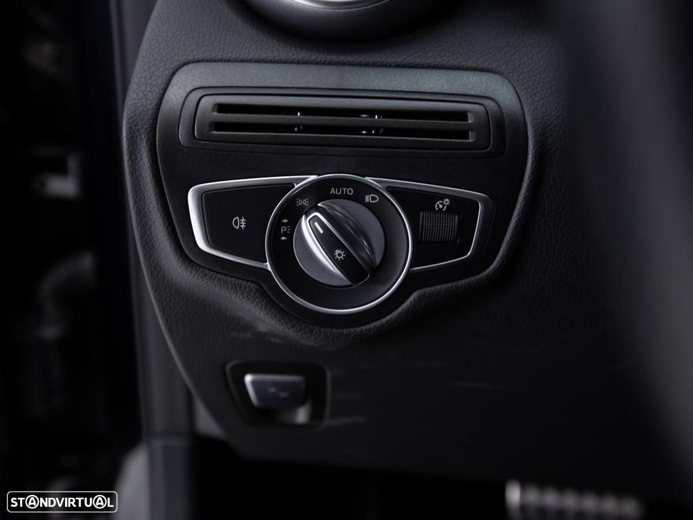 Mercedes-Benz GLC 300 de 4Matic 9G-TRONIC AMG Line — fotografia 18