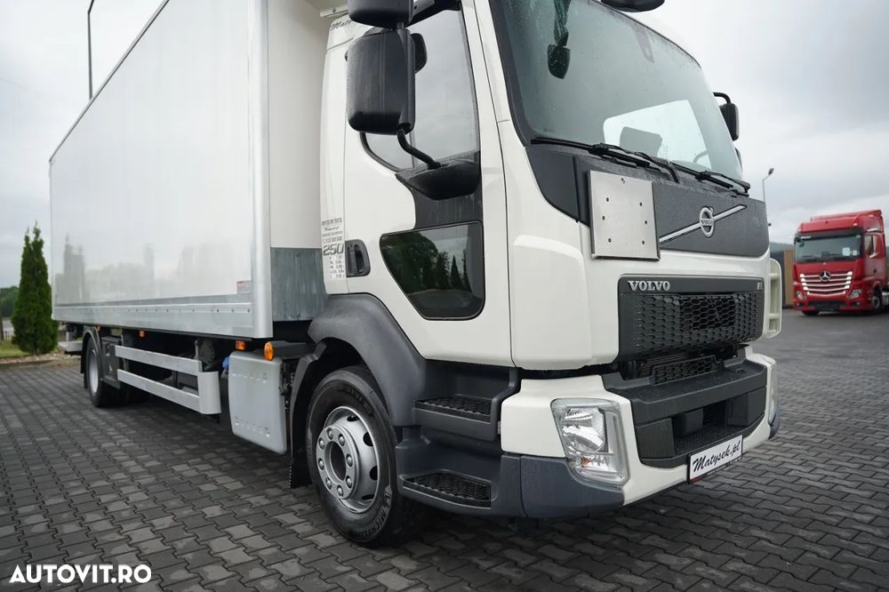 Volvo FL 250 / 4x2 / CAROSERIE FURGON - 7,8 M / LIFT HIDRAULIC BAR - 1.500 KG / - 8